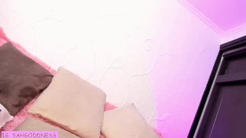 sarah IINDEPENDENT MODEL  online show from January 18, 1:36 am