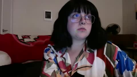 Snapshot of sarah_e_xx chatting on March 6, 4:08 am Sarah online show from March 6, 4:08 am