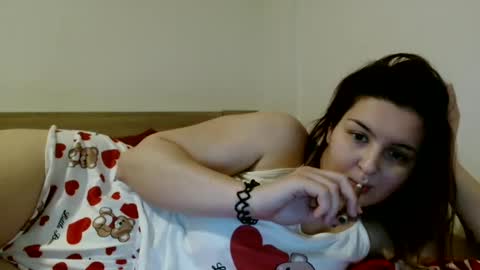 Sarah online show from March 9, 4:00 pm