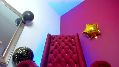 Snapshot of sarah_mistress_ chatting on December 10, 11:30 pm Sarah online show from December 10, 11:30 pm