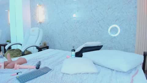 sarah online show from September 19, 12:20 pm