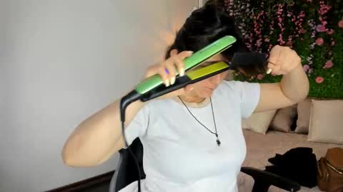 Sarah Deyvis online show from December 2, 2:26 pm