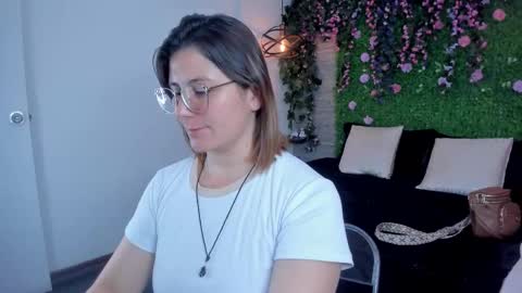 Sarah Deyvis online show from November 13, 1:58 pm