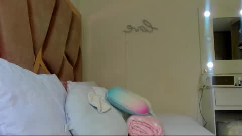 sarahhensoon online show from November 19, 5:12 pm