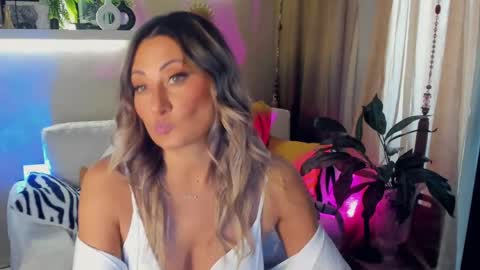 Divine Sarah NONUDE model online show from June 4, 7:58 am