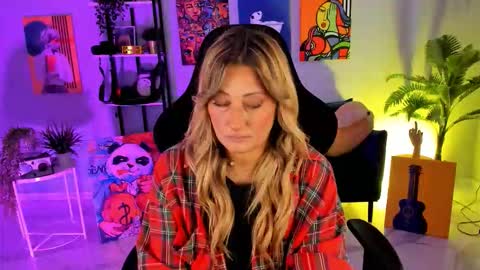 Snapshot of sarahholly chatting on September 26, 12:35 pm Divine Sarah NONUDE model online show from September 26, 12:35 pm