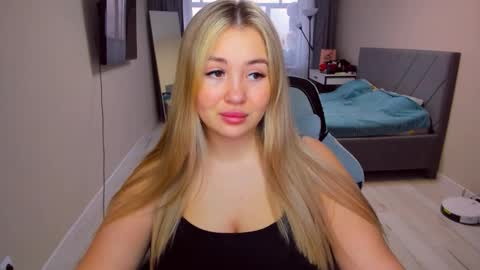 Sarah online show from April 5, 12:24 pm