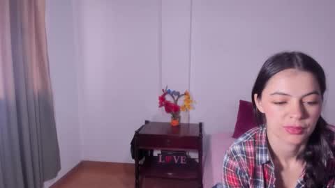 Snapshot of sarasweet_4 chatting on October 17, 2:43 pm Sara online show from October 17, 2:43 pm