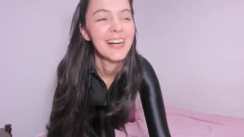 Snapshot of sarasweet_4 chatting on October 15, 9:37 pm Sara online show from October 15, 9:37 pm