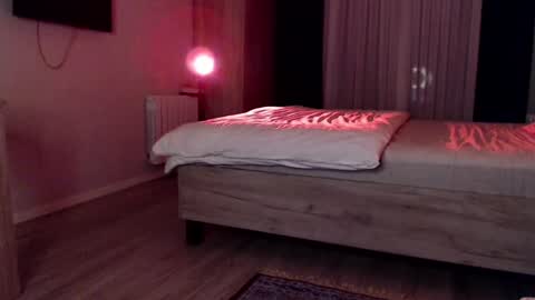 Snapshot of sarinaluv chatting on September 19, 9:29 pm online show from September 19, 9:29 pm