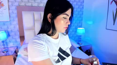 Snapshot of sasha_sims chatting on October 12, 11:36 am Camila online show from October 12, 11:36 am