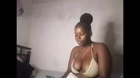 Snapshot of sashabigbooty chatting on October 10, 9:37 am sashabigbooty online show from October 10, 9:37 am
