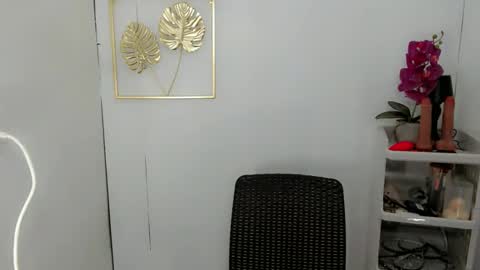 Snapshot of sashifoxdoll_ chatting on September 15, 6:20 pm Sashi online show from September 15, 6:20 pm