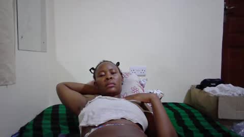 Snapshot of sassy_bella chatting on March 5, 7:16 am sassy_bella online show from March 5, 7:16 am