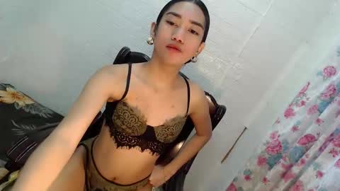 KEYLLA online show from May 9, 8:20 am