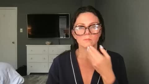 sassynsweetmilf online show from May 2, 6:57 pm