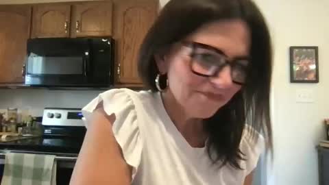 sassynsweetmilf online show from May 1, 3:28 pm