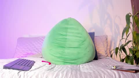     online show from January 8, 3:51 pm