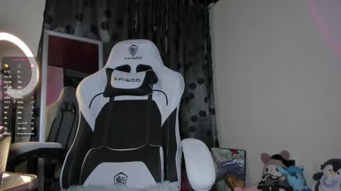 Snapshot of satanbabee_ chatting on February 26, 12:09 am im expecting 300 thumbs up on my altar online show from February 26, 12:09 am