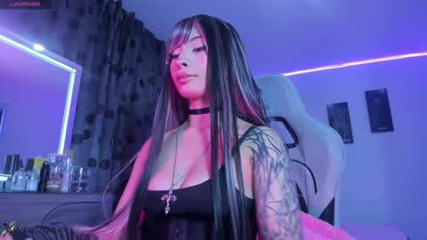 Snapshot of satanbabee_ chatting on September 30, 11:37 pm im expecting 300 thumbs up on my altar online show from September 30, 11:37 pm