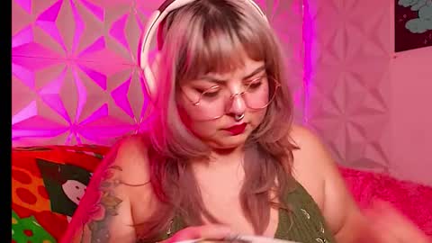 Gina George online show from December 19, 2:18 am