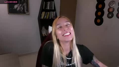 I AM JENN  online show from October 4, 3:15 am