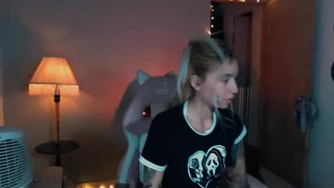 I AM JENN  online show from January 24, 2:28 am