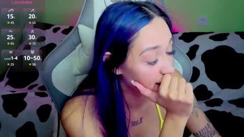 Snapshot of savage_lust_ chatting on October 8, 4:51 am Ariel online show from October 8, 4:51 am