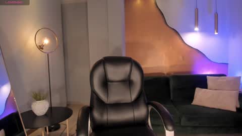 S a v a n n a h  online show from March 12, 3:18 pm