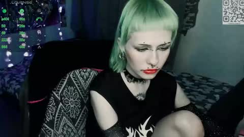 pronoun she. name Mary. age 21. online show from March 15, 12:15 am