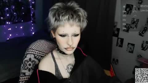 pronoun she. name Mary. age 21. online show from April 22, 9:44 pm