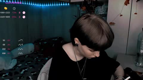 Snapshot of say_mary chatting on February 23, 3:08 pm pronoun she. name Mary. age 21. online show from February 23, 3:08 pm