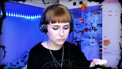 Snapshot of say_mary chatting on December 16, 2:25 am pronoun she. name Mary. age 21. online show from December 16, 2:25 am