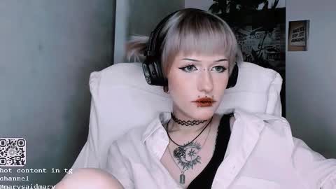 Snapshot of say_mary chatting on September 26, 3:36 am pronoun she. name Mary. age 21. online show from September 26, 3:36 am
