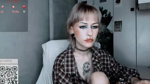 Snapshot of say_mary chatting on September 17, 10:24 pm pronoun she. name Mary. age 21. online show from September 17, 10:24 pm