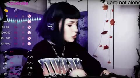 Snapshot of say_mary chatting on February 14, 3:05 pm pronoun she. name Mary. age 21. online show from February 14, 3:05 pm