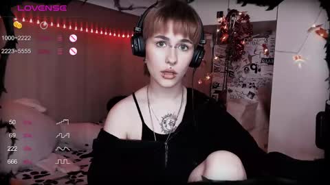 Snapshot of say_mary chatting on February 16, 3:16 pm pronoun she. name Mary. age 21. online show from February 16, 3:16 pm
