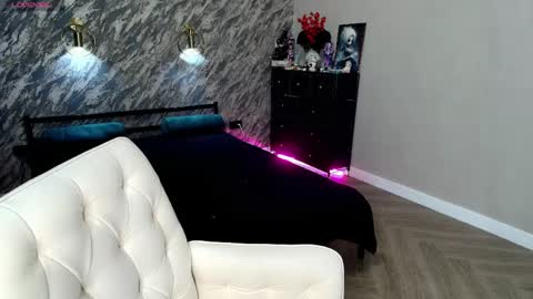 Anges online show from April 21, 2:51 am