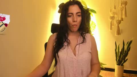 Snapshot of scalertt__steel_ chatting on February 13, 12:43 pm Venus online show from February 13, 12:43 pm