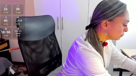 scarlet__69 online show from May 6, 3:45 am