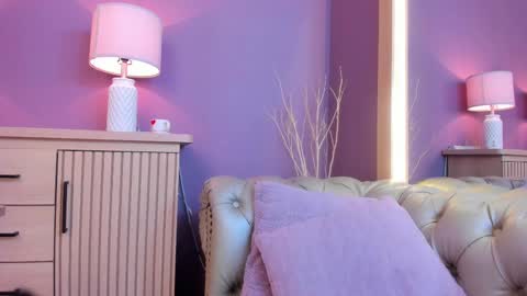 Scarlet Edwars online show from March 10, 4:03 pm