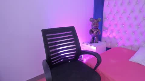 Scarlet  online show from September 11, 7:59 pm