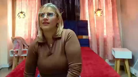 Snapshot of scarlet_milf_ chatting on October 1, 7:57 pm SCARLET MILF online show from October 1, 7:57 pm