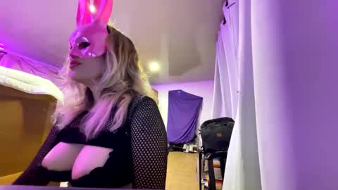 scarlet whisper online show from November 19, 2:11 am