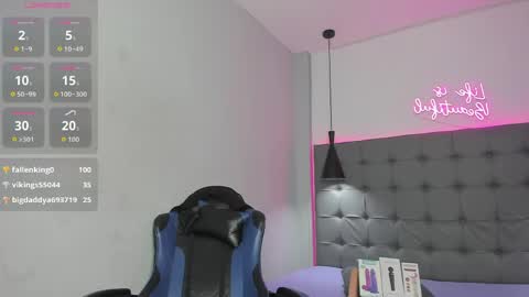 scarlet online show from March 30, 10:04 am