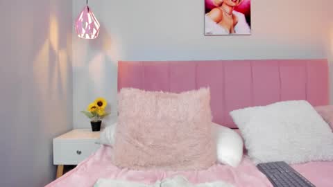 Snapshot of scarletgv chatting on February 1, 1:20 pm Scarlet online show from February 1, 1:20 pm