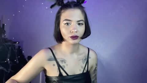 Snapshot of scarletpetal chatting on October 22, 11:56 am scarletpetal online show from October 22, 11:56 am