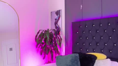 Snapshot of scarlett__durand chatting on October 8, 12:33 pm scarlett__durand online show from October 8, 12:33 pm