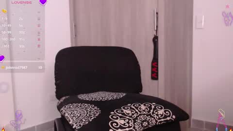 Scarlett Thumb up please help me 100 its important online show from November 12, 1:30 am