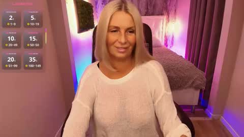 Snapshot of scarlett_mai chatting on October 6, 7:37 am Scarlett online show from October 6, 7:37 am